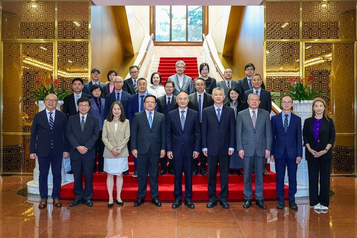 负责香港事务的北京办事处副主任会见媒体代表团