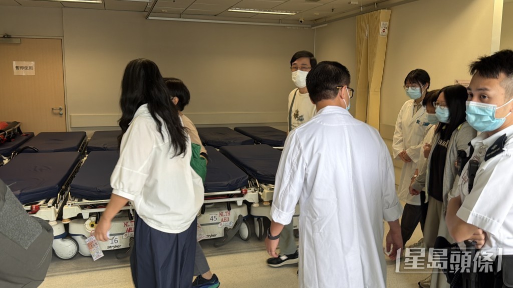 機場貨機墮海｜死者家屬傷心認屍 貨機機組人員送院檢查